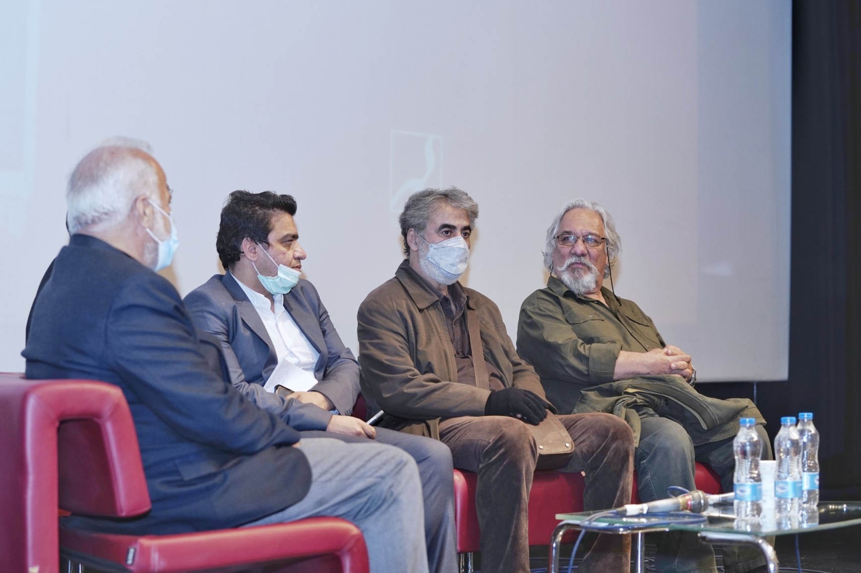 نشست نقد و بررسی فیلم سینمایی «مستطیل قرمز»