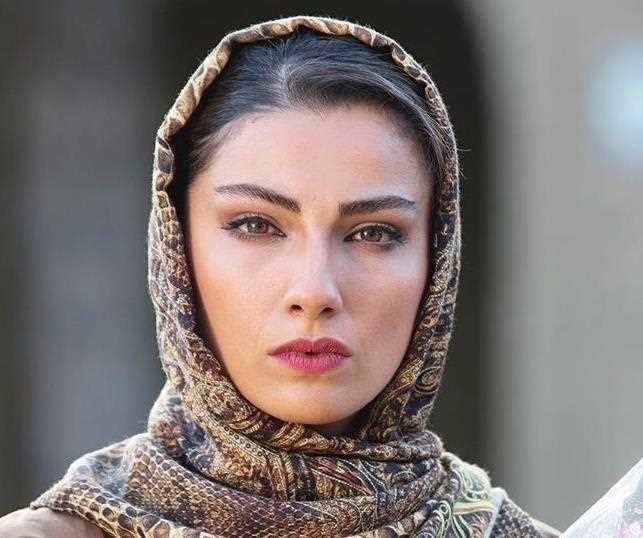 محیا دهقانی